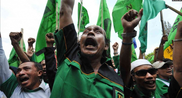 Ilustrasi pendukung PPP (Sumber: VOAIndonesia.com)