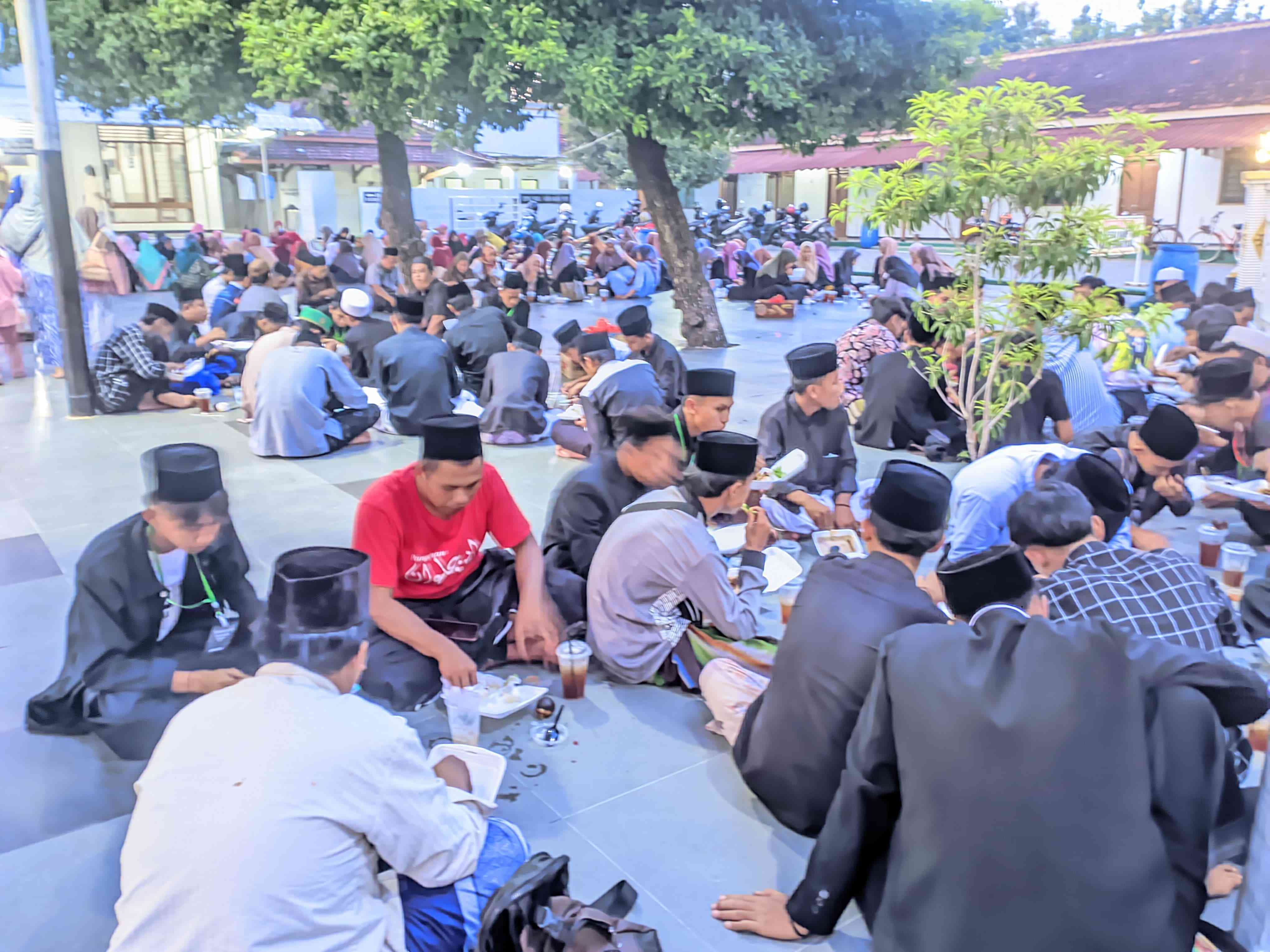 (Buka bersama keluarga besar SMK Sunan Kalijaga Sampung Ponorogo/dokpri)