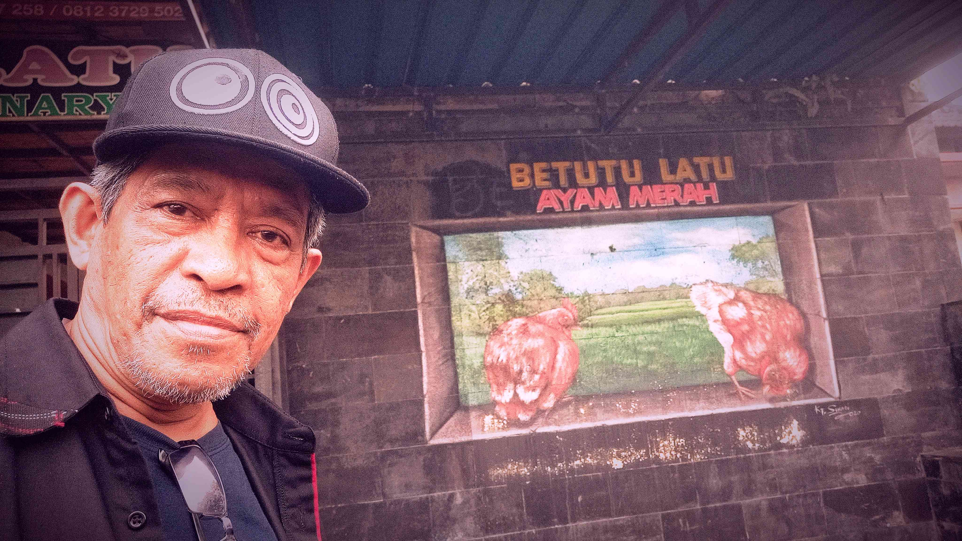 Mampir menikmati menu Betutu Latu Ayam Merah di Bali, 2023 lalu (foto dok Nur Terbit) 