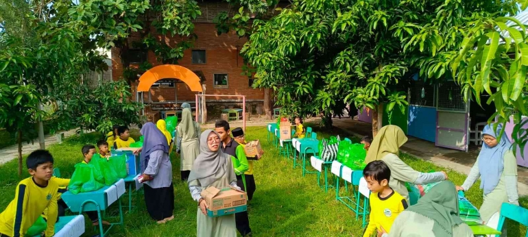 Kegiatan Berbagi Sembako di Sekolah Saat Ramadan (dokpri)