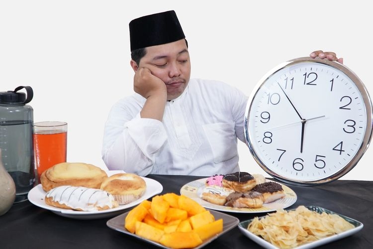 Ilustrasi: nunggu buka puasa. (sumber: Shutterstock via kompas.com) 