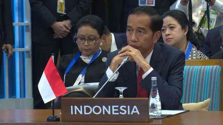 Presiden Jokowi saat berbicara pada Pleno KTT ke-31 ASEAN di Manila, Filipina, Senin (13/11). (Foto: BPMI via setkab.go.id)