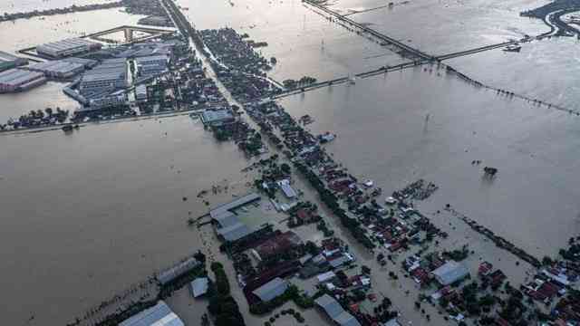 https://news.detik.com/foto-news/d-7249148/foto-udara-banjir-di-demak-yang-putuskan-jalur-pantura