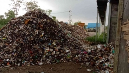 Instalasi pengelolaan sampah justru menghasilkan gunungan sampah di Jawa Timur. (Dokumentasi pribadi)