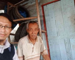 Bersama Abah Korban Gempa Sumedang yang Kini Jadi Tukang Tambal Ban demi Hidupi Keluarga (Foto: Dok. Pribadi)
