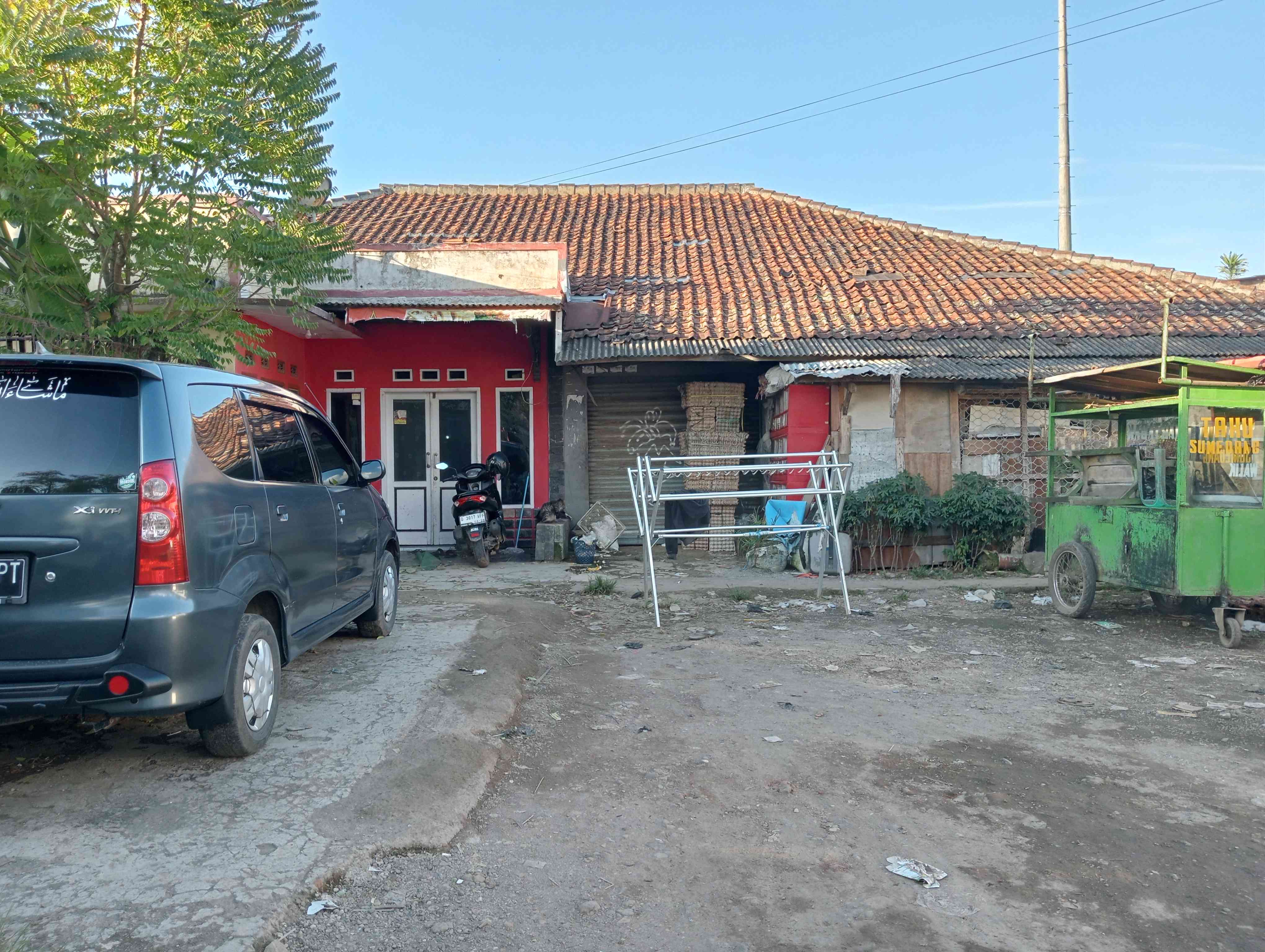 Stasiun Ciparay yang sekarang menjadi rumah warga ( foto : saepul permana )