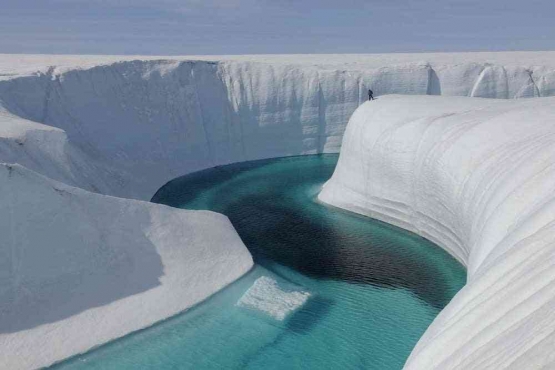 Sumber: Greenland ice melting 7 times faster than in 1993 | MPR News (mprnews.org)