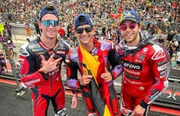 Pedro Acosta, Jorge Martin dan Enda Bastiannini, pengisi podium juara MotoGP Portugal. Sumber: motogp.com