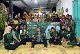 Sosialisasi pembuatan eco enzym oleh KKN Universitas Ahmad Dahlan (UAD) Unit VII.A.1 di Kretek, Bantul (Foto:pri)