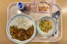 Ilustrasi makan siang anak sekolah di Jepang (Foto : Kompas)