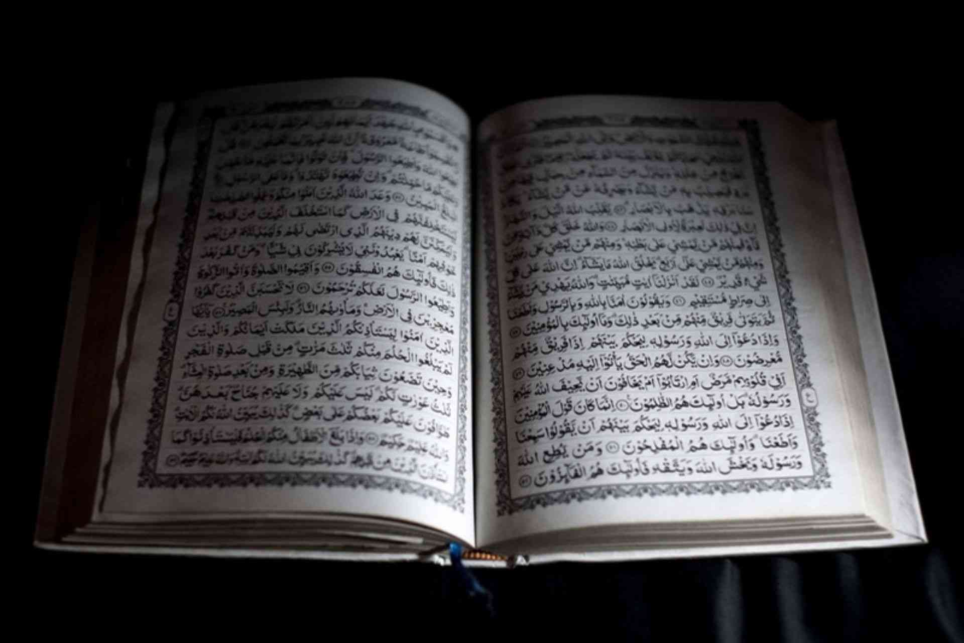 Kitab Al-Quran (pixabay.com/ChanFactory )