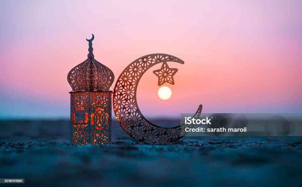 Sumber: https://www.istockphoto.com/ bulan sabit