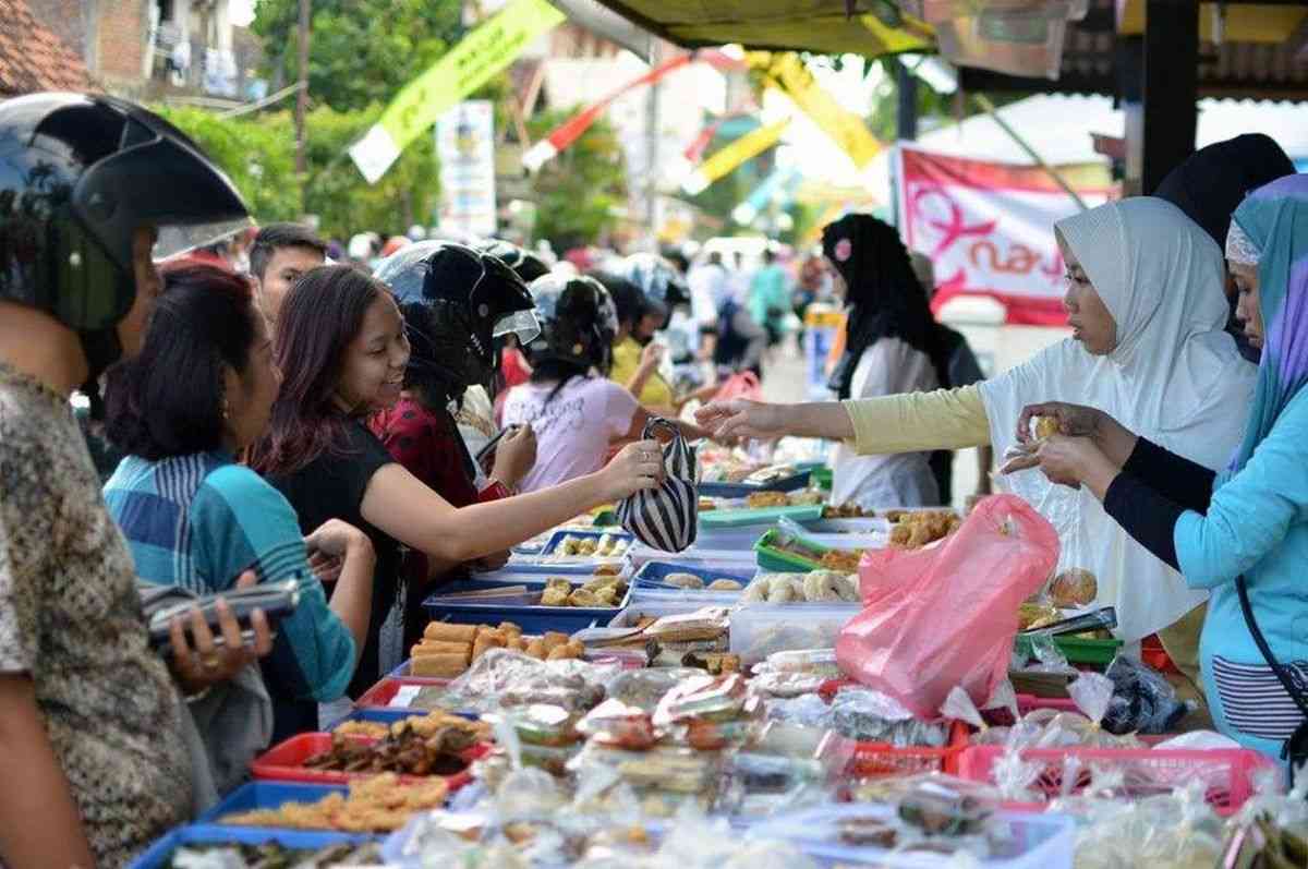 Para penjual takjil salam semarak ramadan sumber gambar detikfood-detikcom