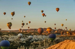 Hot air balloons ride over Turkey's iconic Cappadocia | Tourism | Al Jazeera 