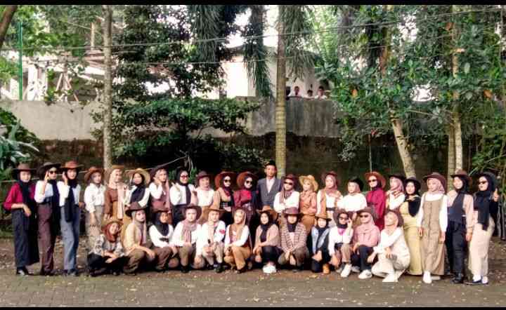 Kelas 12 Akuntansi  4 Guru Pendamping N.WAHID, SE. MM. SMK Nurut Taqwa Songgon Banyuwangi (Dok. pribadi)