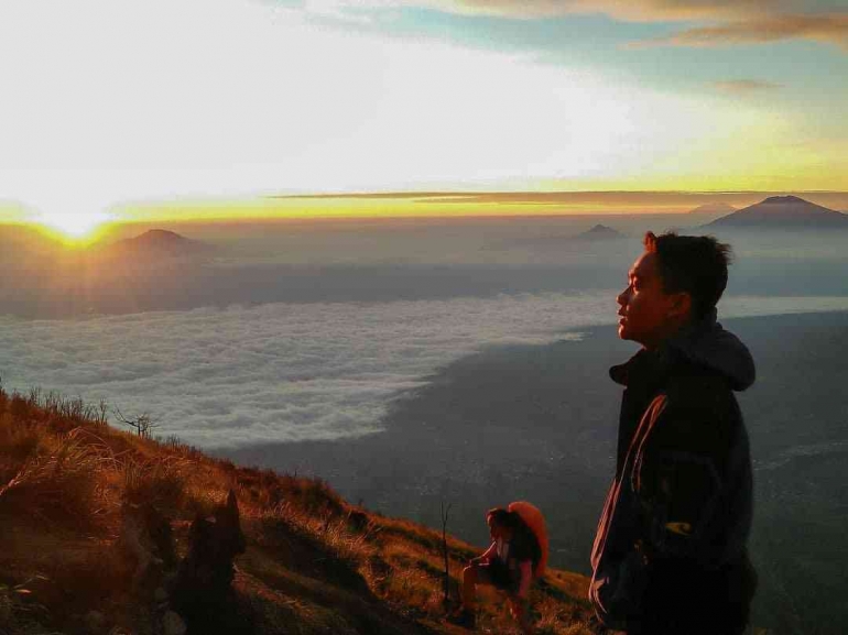 Sunrise view gunung Sindoro (Instagram: mas.ata_)
