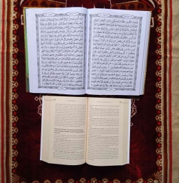 Al-Quran dan buku bisa digunakan sebagai bahan bacaan (Koleksi pribadi)