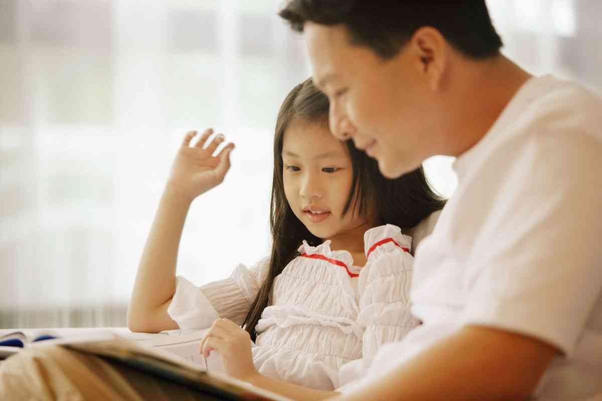 Ilustrasi anak belajar bersama ayahnya sumber gambar kompas.com
