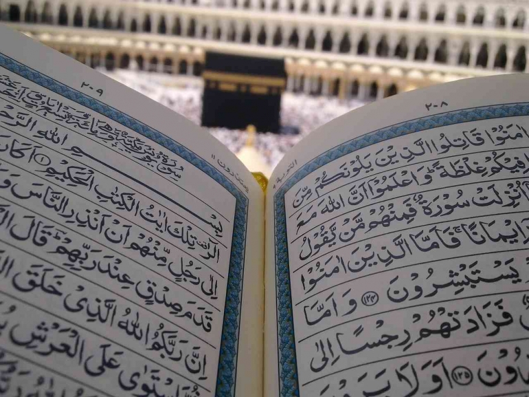 Ilustrasi Buku Bacaan Al-Qur'an : Sumber gambar pixabay.com