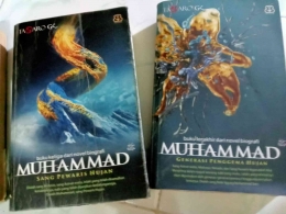 Dua buku dari tetralogi Muhammad, dokumentasi pribadi 