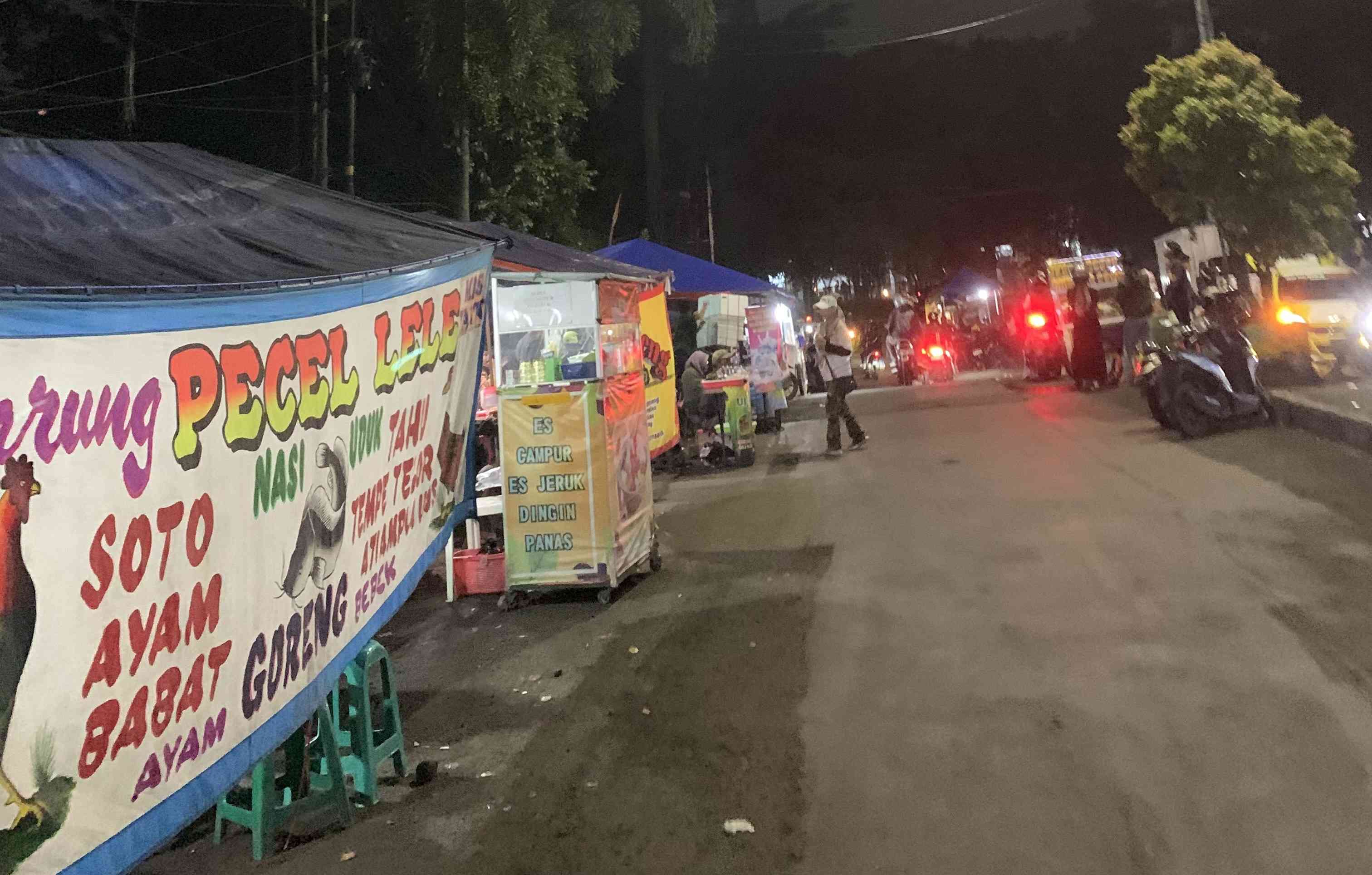 Suasana malam di Pusdai Night MarketFoto : Ilham Muhammad Jahfal