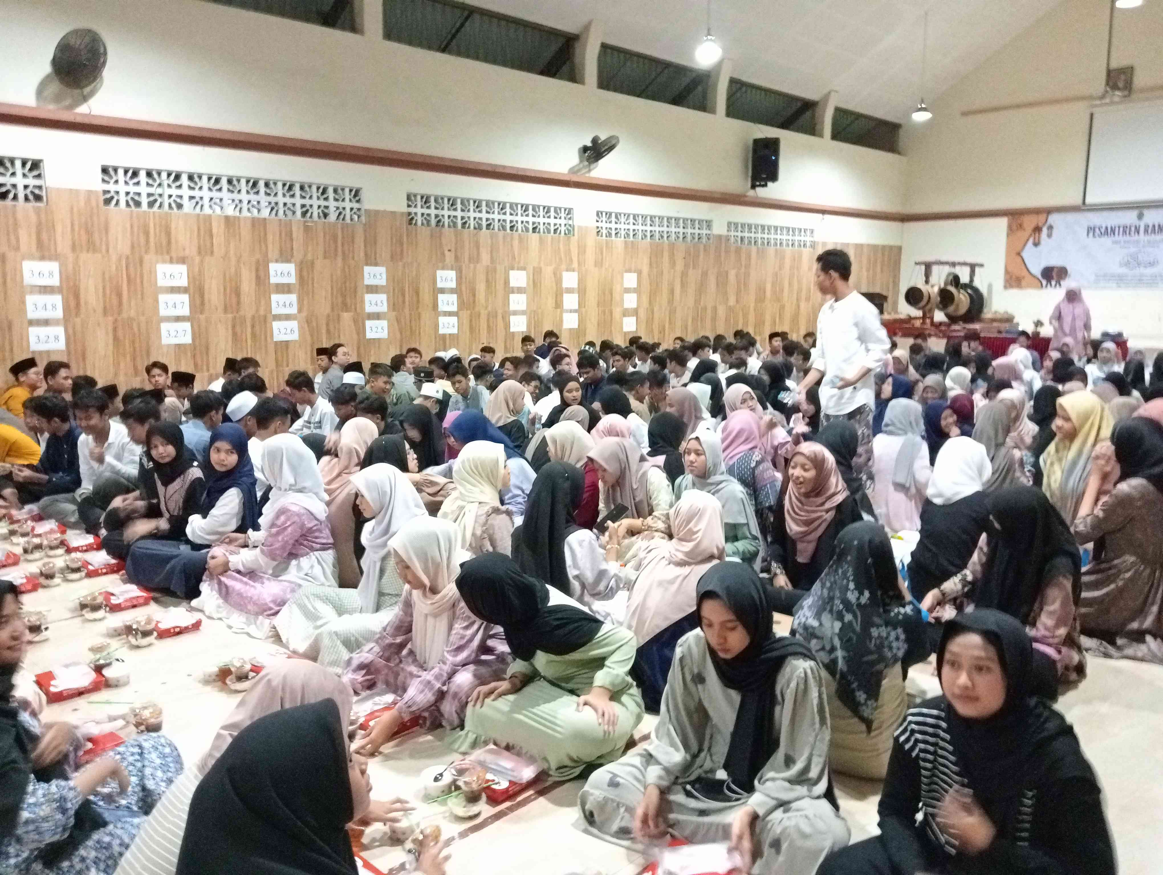 Suasana buka bersama, dokumentasi pribadi 