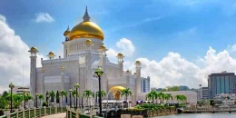 (https://www.dream.co.id/travel/mengenal-brunei-darussalam-negara-islam-yang-masuk-10-besar-terkaya-di-dunia-221230f.html)