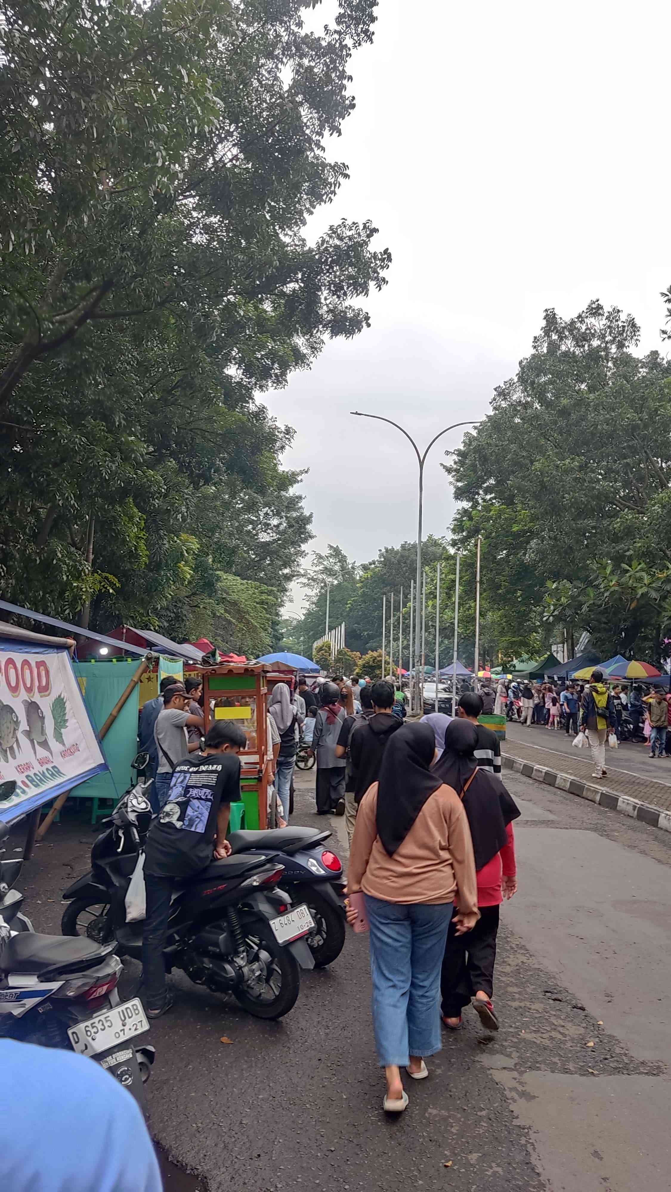 Suasana Stand-stand jualan yang berada di pusda'i (Foto Dokumentasi Pribadi)