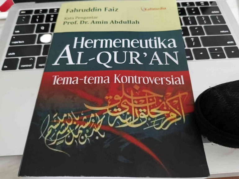 Buku Hermeneutika Al Quran Tema-tema Kontroversial sumber gambar; Aris Herun Utomo (dokpri)