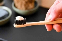 Ilustrasi sikat gigi dan pasta gigi. (Sumber: UNSPLASH/NIK via kompas.com) 