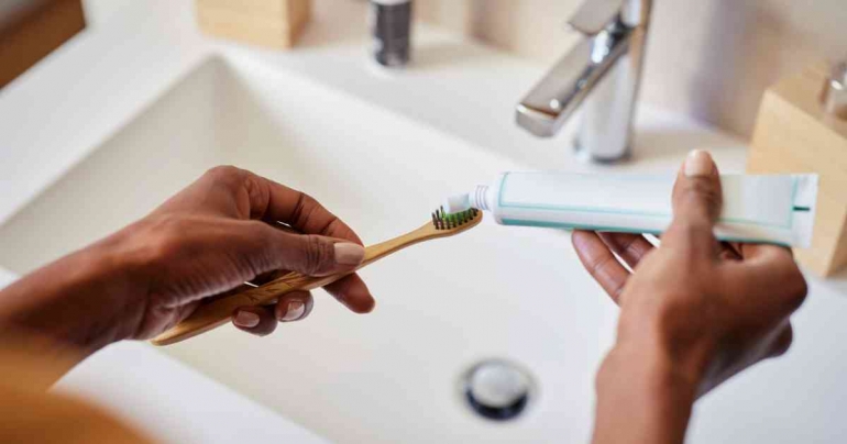https://www.istockphoto.com/photos/put-a-toothbrush-toothpaste