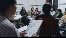Potret momen latihan koor paskah bersama KBG St. Maria Herang, Pacar, Manggarai Barat, NTT (Dokpri)