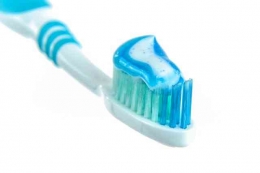 Menyikat gigi ketika berpuasa.(Foto: PhotoMIX Company/Pexels)