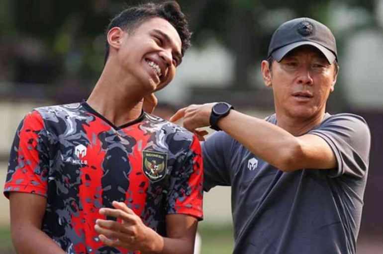 (https://sports.sindonews.com/read/1199531/11/sejarah-shin-tae-yong-pelatih-pertama-loloskan-3-timnas-indonesia-berbeda-ke-piala-asia-1694513377)
