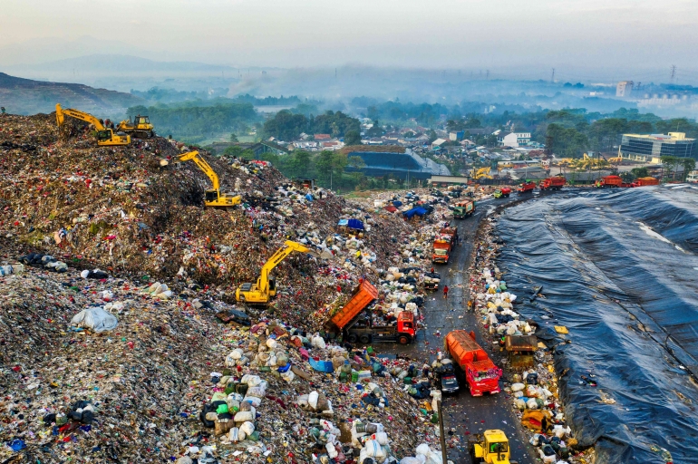 Ilustrasi Tumpukan Sampah Kemasan Plastik (Pexels.com/Tom Fisk )