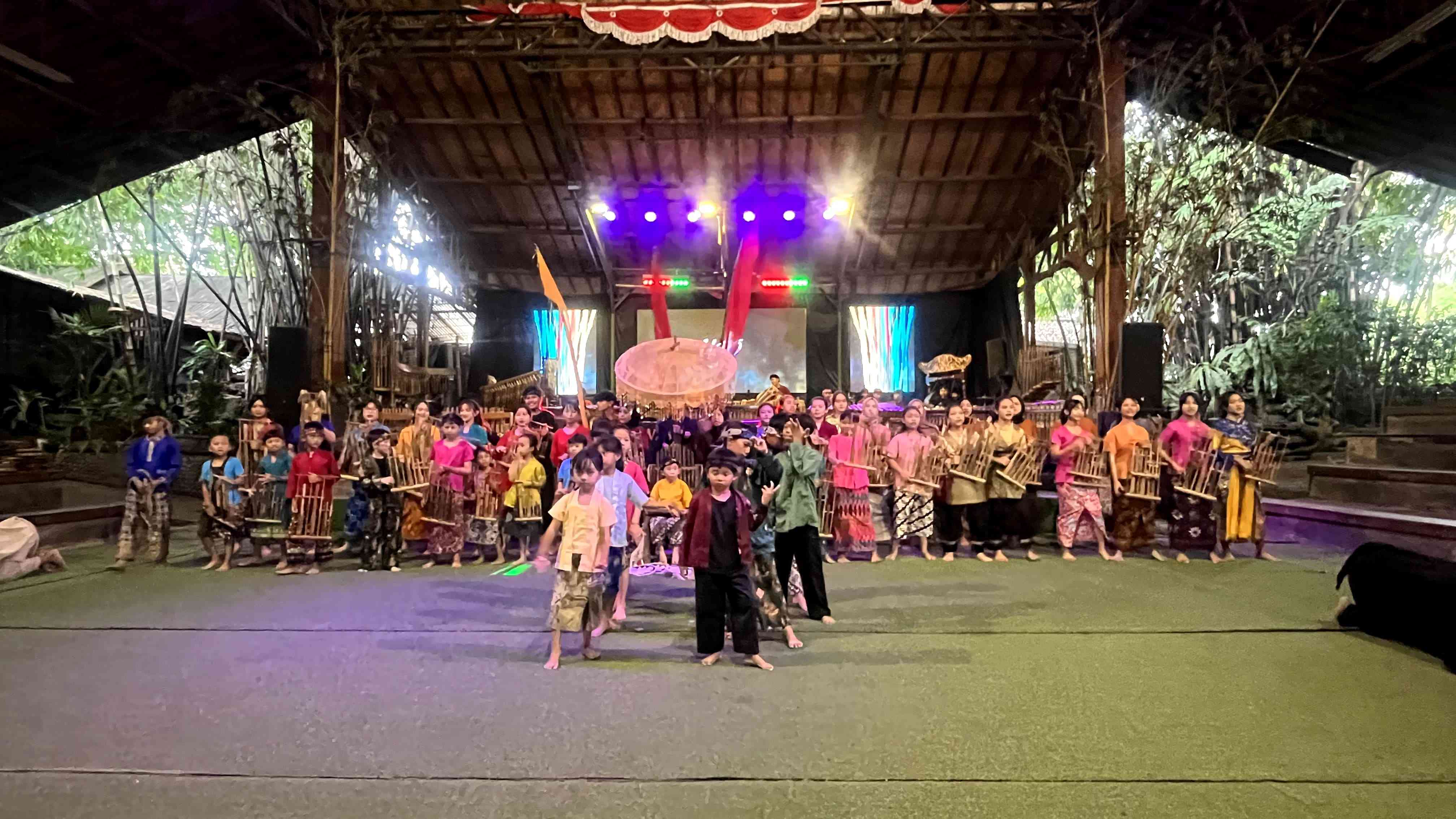 Saung Angklung Udjo: Pertunjukan Kesenian Sunda Yang Tak Terlupakan ...