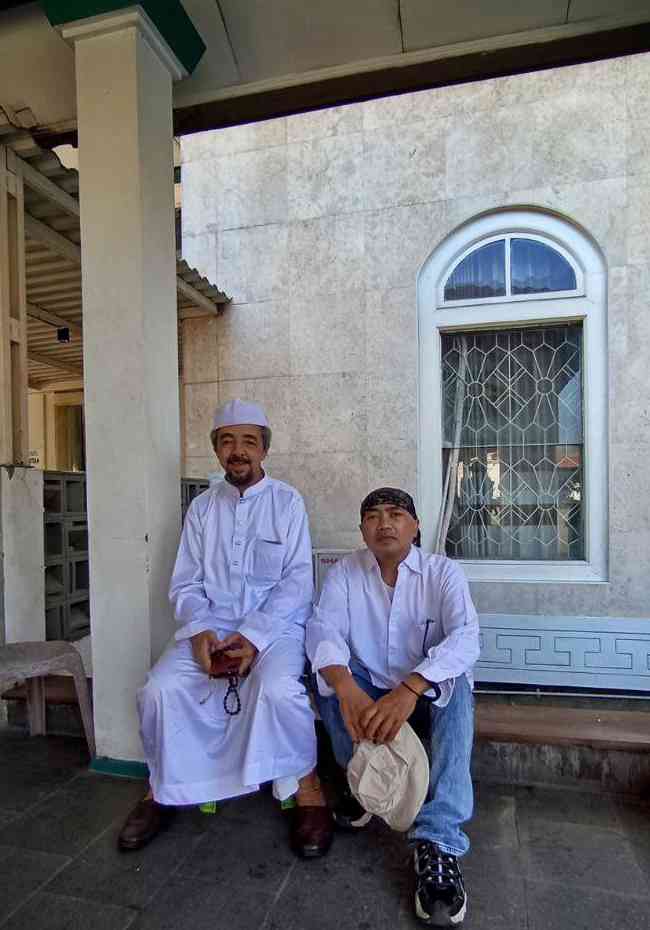 Foto bareng Habib Ismail di Masjid Luar Batang Foto dokpri