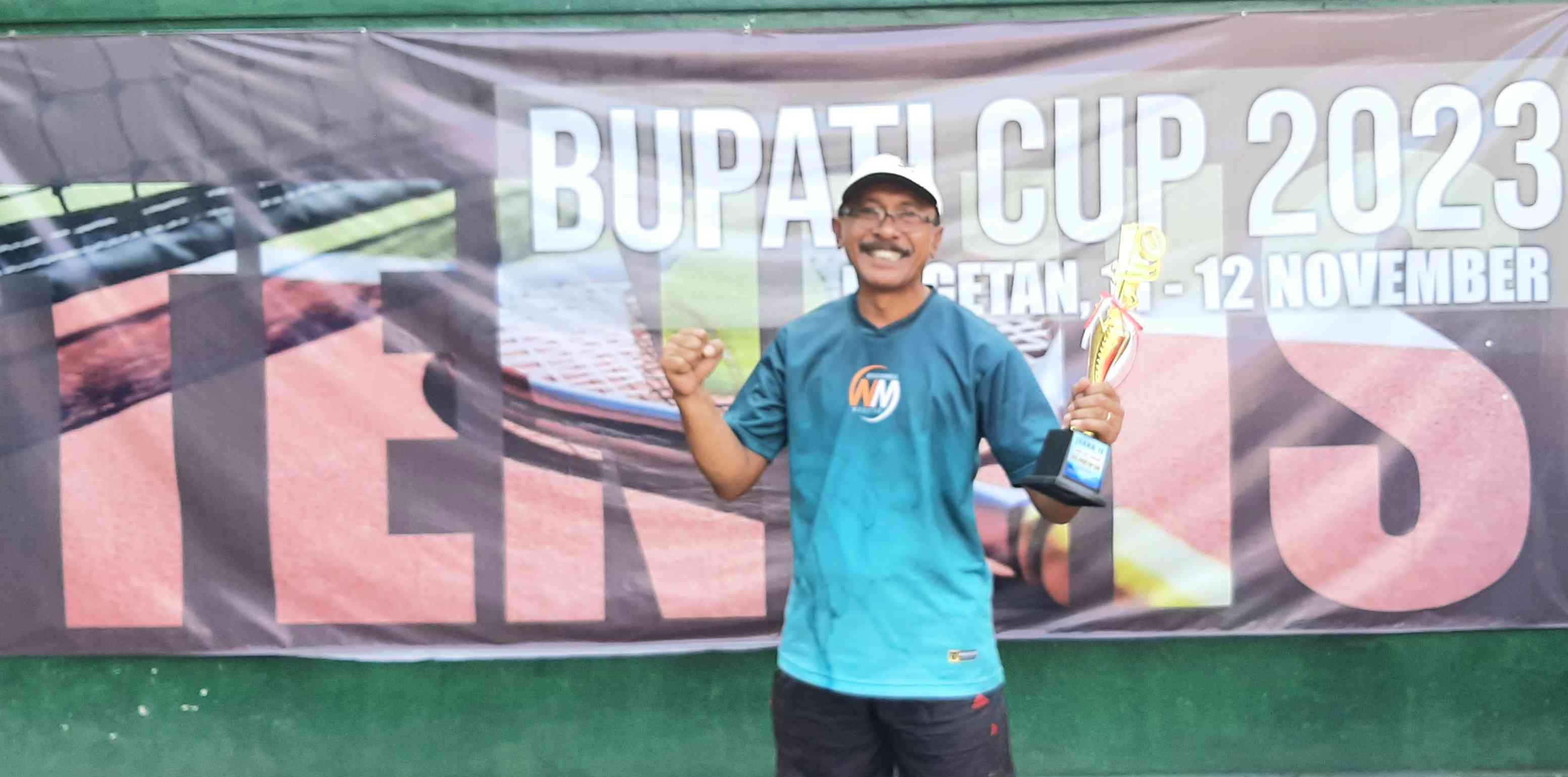 Berlsatih tenis secara teratur demi sebuah prestasi terutama saat bulan puasa. Sumber gambar dokumen pribadi