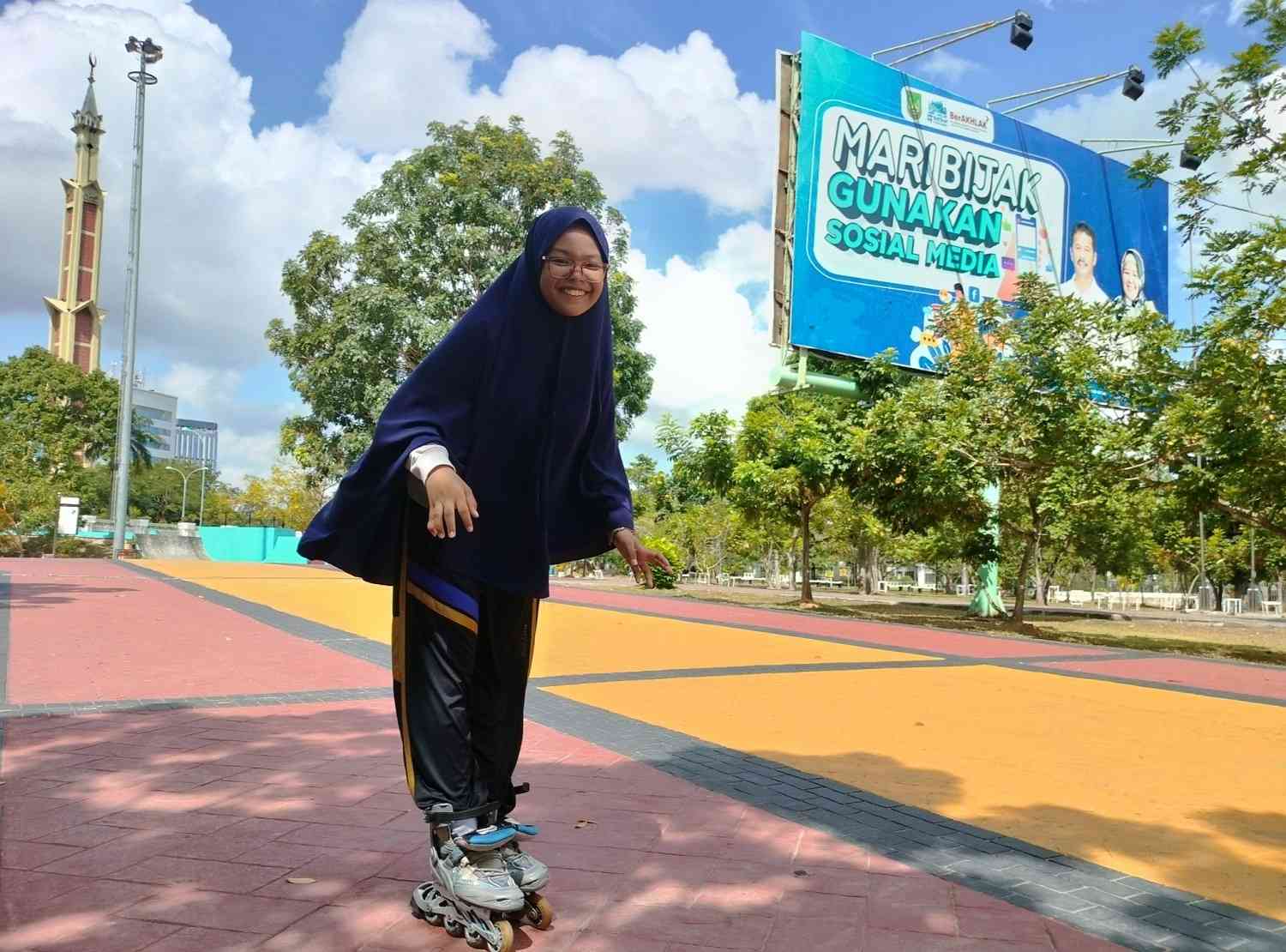 Berolahraga inline skate. | Foto Dokumentasi Pribadi