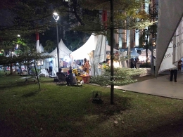 Tenda penjual takjil di halaman Masjid Istiqlal Jakarta, 28/03/24 (dokpri)