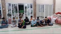Remaja masjid Nurul Huda antusias baca kitsb suci(sumber gambar:DKM Nurul Huda)