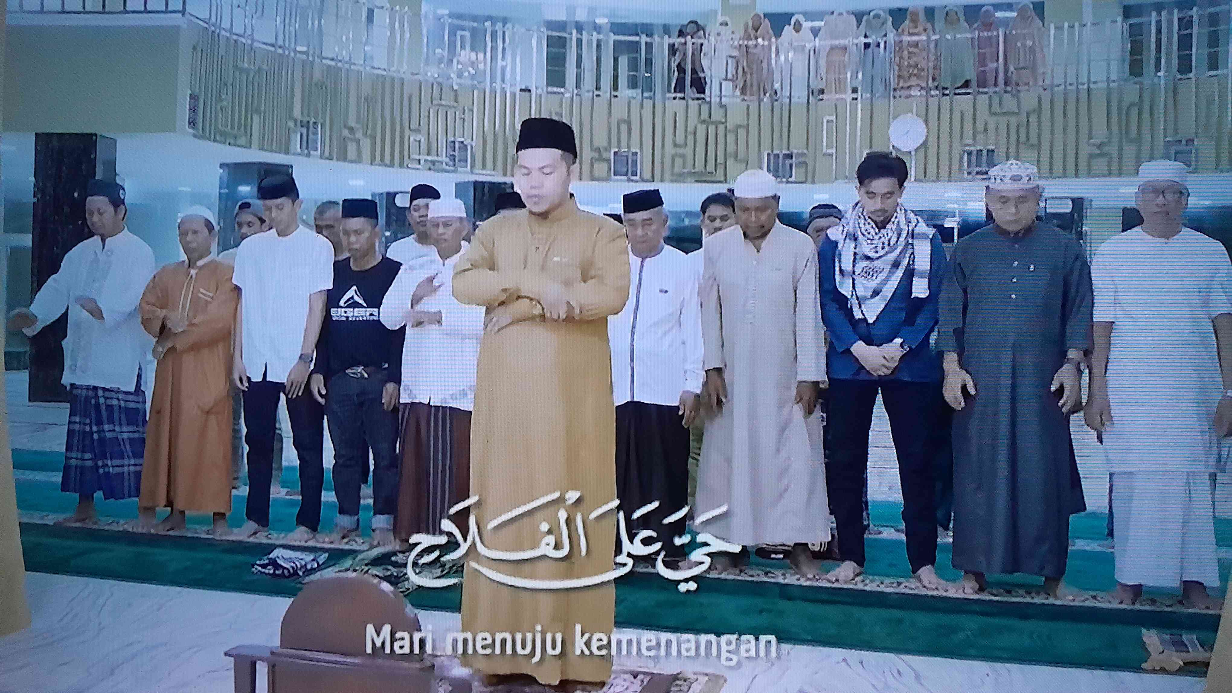 Sumber Gambar: Jepretan Kamera dari Layar Kaca TV Waktu Adzan Subuh