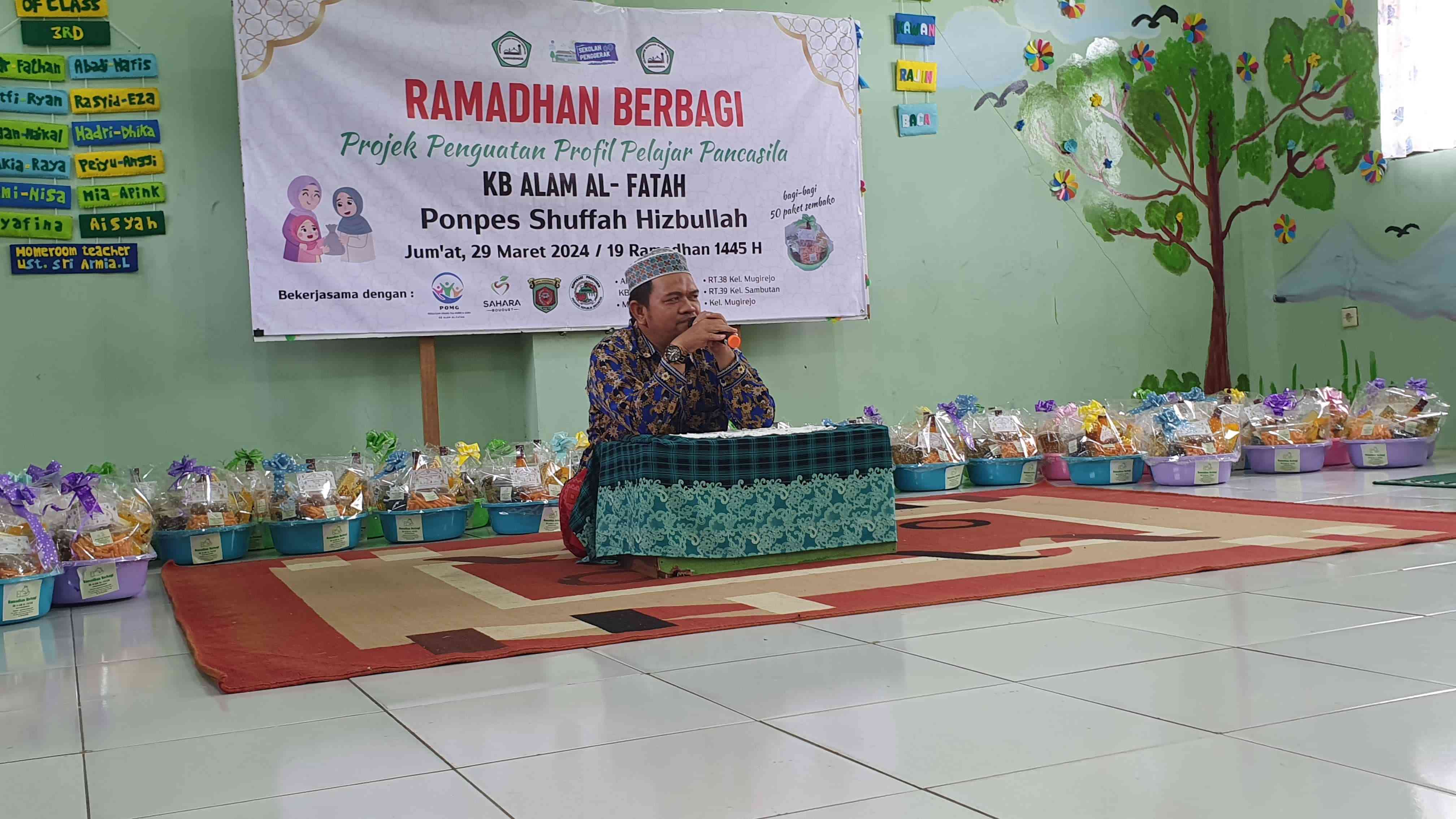 Sambutan acara oleh ketua yayasan Islam Al Fatah, Ustadz Makmun S.Ag. M.Ag. | Foto: Mbak Tika