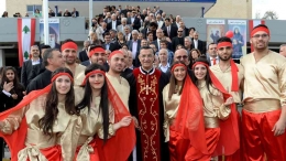 Sumber: Cardinal’s visit sparks colourful celebrations at Maronite Catholic Church in Thornbury | Herald Sun (heraldsun.com.au)