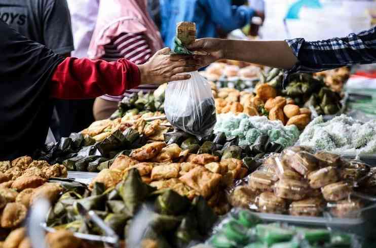 6 Tempat Ngabuburit Sambil Berburu Takjil di Bogor (kompas.com) 