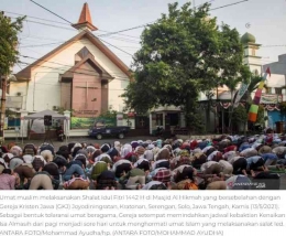 Ilustrasi toleransi umat beragama di Indonesia (Sumber: Antaranews.com)