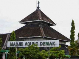 Masjid agung Demak ( sumber gambar: dpad.jogjaprov.go.id)