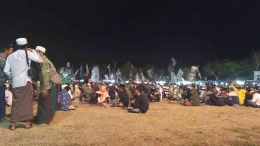 Kegiatan syekher di Lapangan Desa Lopang yang biasa diadakan masyarakat NU, ternyata banyak disukai warga Muhammadiyah. Sumber foto: dokpri