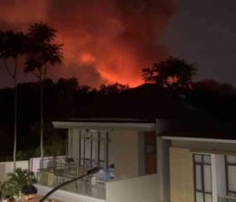 Ledakan dan kebakaran gudang amunisi TNI di Kabupaten Bogor.(Sumber METY YUSANTIATI UNTUK KOMPAS )