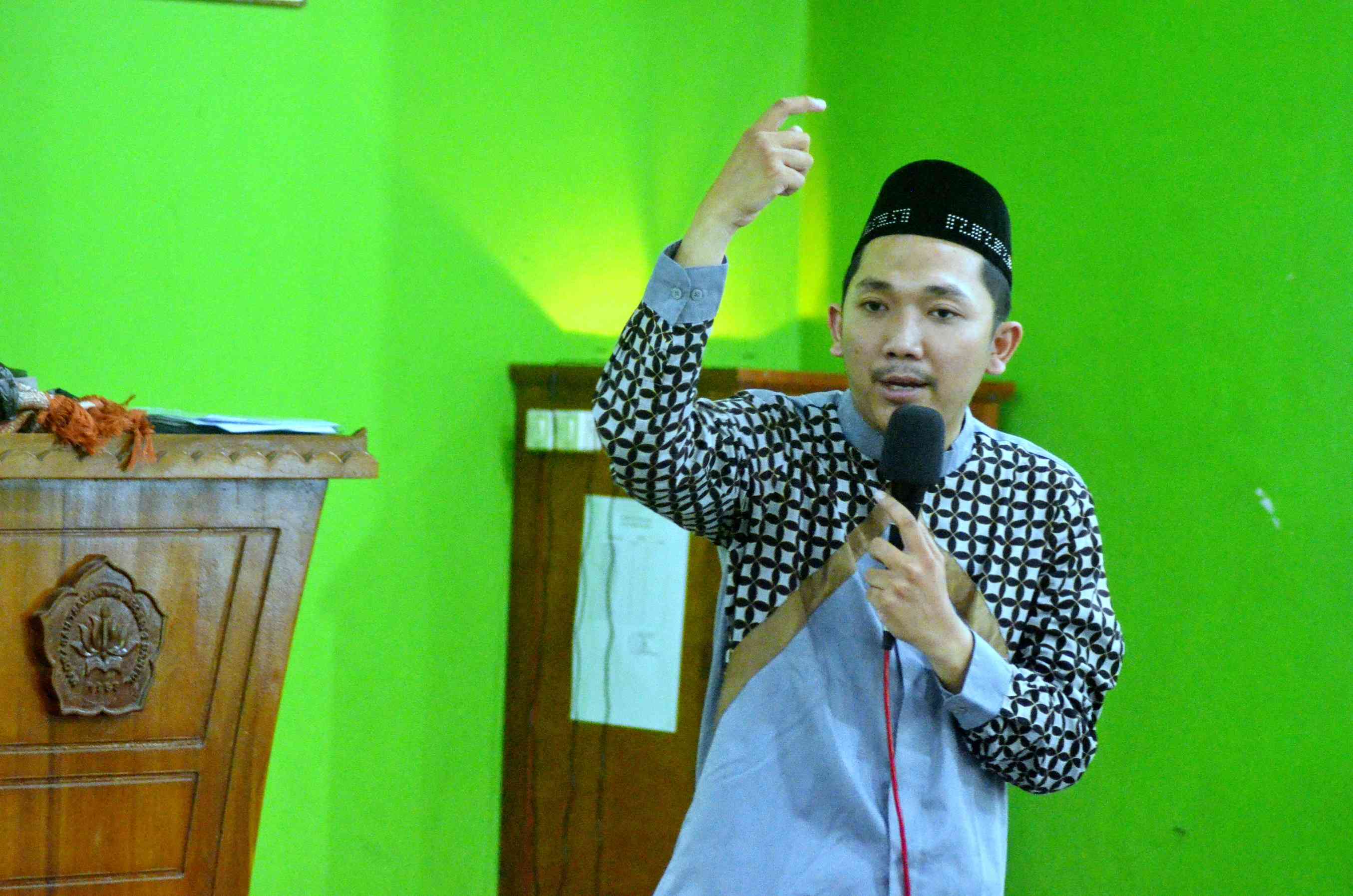 satu ekspresi ustaz Choirul Anas. foto: rosalf